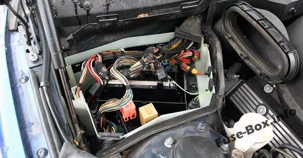 The location of the fuses in the engine compartment: BMW 5-Series (1996, 1997, 1998, 1999, 2000, 2001, 2002, 2003)