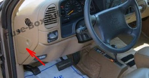 The location of the fuses in the passenger compartment: Chevrolet Tahoe (1995, 1996, 1997, 1998, 1999)