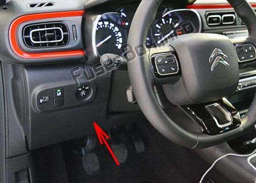 The location of the fuses in the passenger compartment (LHD): Citroen C3 (2017, 2018, 2019-..)