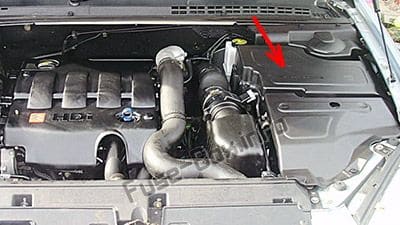 The location of the fuses in the engine compartment: Citroen C5